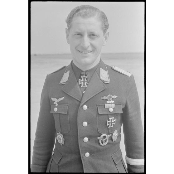 Portrait du sous-lieutenant (Leutnant) Otto Leupert, pilote (Flugzeugführer) du 1.(K) / Lehrgeschwader 1.