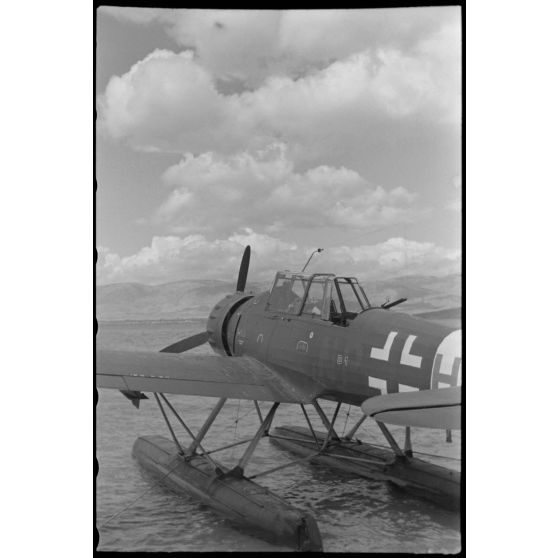 L'hydravion Arado Ar-196 codé D1+HK du 1.Aufklarungsgruppe 196 à Skaramangass (Athènes-Grèce).