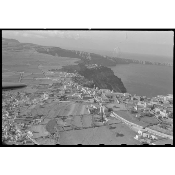 Une mission de reconnaissance aérienne à bord d'un hydravion Arado Ar-196 du 1.Aufklarungsgruppe 196 basé à Skaramangass (Athènes-Grèce).