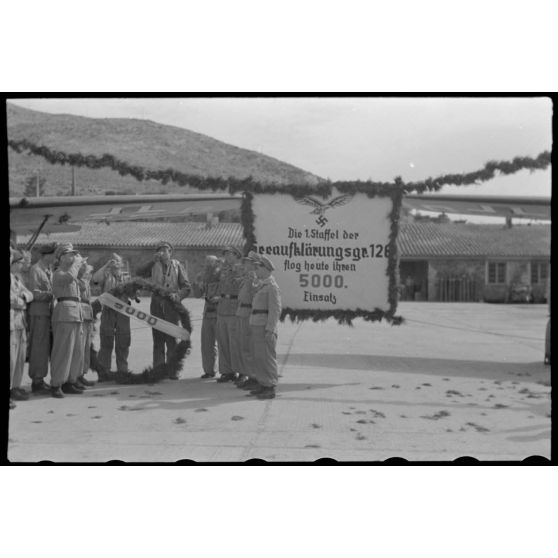 Célébrations du retour de la 5000e mission aérienne du 1.Aufklarungsgruppe 196 basé à Skaramangass (Athènes-Grèce).