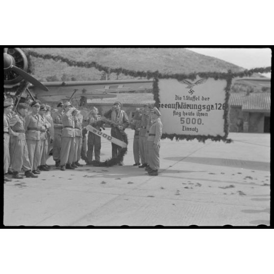 Célébrations du retour de la 5000e mission aérienne du 1.Aufklarungsgruppe 196 basé à Skaramangass (Athènes-Grèce).