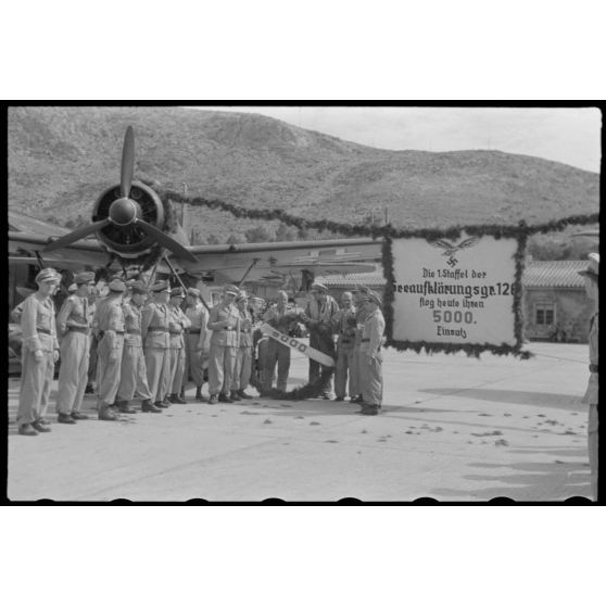 Célébrations du retour de la 5000e mission aérienne du 1.Aufklarungsgruppe 196 basé à Skaramangass (Athènes-Grèce).