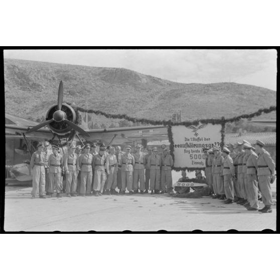 Célébrations du retour de la 5000e mission aérienne du 1.Aufklarungsgruppe 196 basé à Skaramangass (Athènes-Grèce).