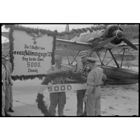 Célébrations du retour de la 5000e mission aérienne du 1.Aufklarungsgruppe 196 basé à Skaramangass (Athènes-Grèce).