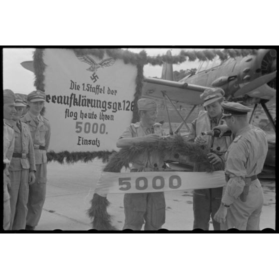 Célébrations du retour de la 5000e mission aérienne du 1.Aufklarungsgruppe 196 basé à Skaramangass (Athènes-Grèce).