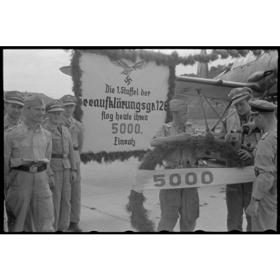 Célébrations du retour de la 5000e mission aérienne du 1.Aufklarungsgruppe 196 basé à Skaramangass (Athènes-Grèce).