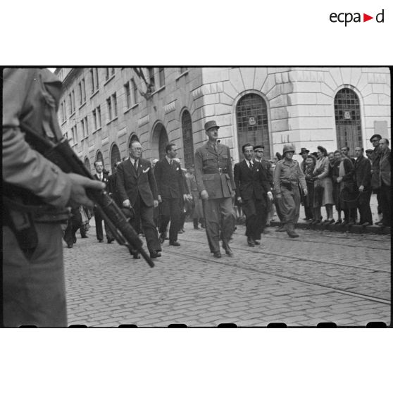 Défilé du général De Gaulle à Besançon.