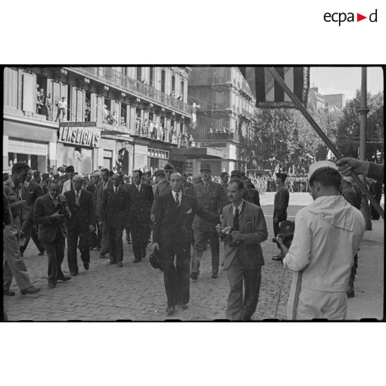 Revue des troupes par le général De Gaulle à Marseille le 15 septembre 1944.