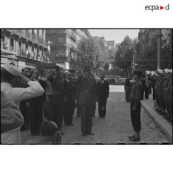 Revue des troupes par le général De Gaulle à Marseille le 15 septembre 1944.