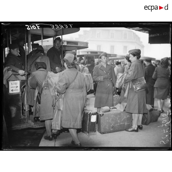 Volontaires féminines de la France Libre à Paris.