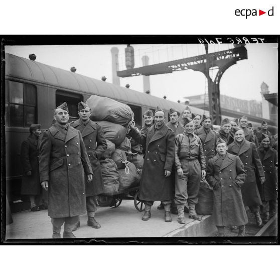 Arrivée d'un détachement de la France Libre en gare de Lyon à Paris.