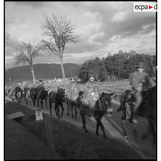 Montée en ligne de la compagnie muletière du 6e RTM vers le Haut-du-Faing.