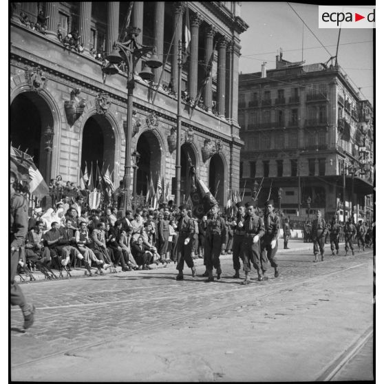 Défilé de la 5e DB (division blindée) à Marseille.