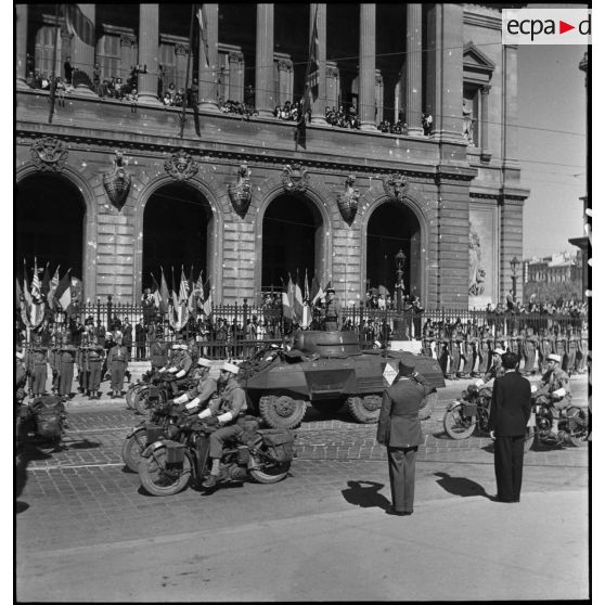 Défilé de la 5e DB (division blindée) à Marseille.