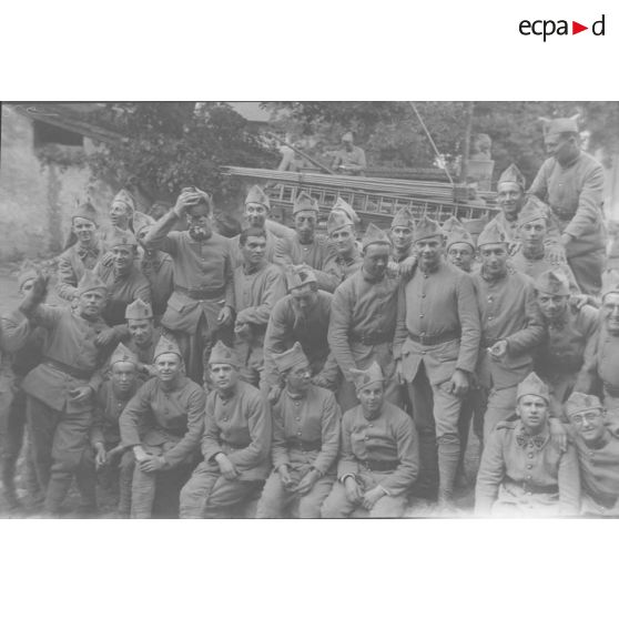 [France, années 1930. Photographie de groupe de sapeurs du 3e bataillon du 18e régiment du génie].