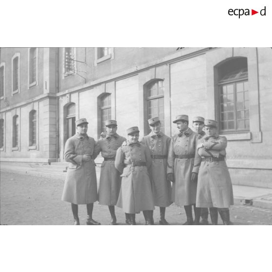 [France, années 1930. Photographie de groupe de sapeurs du 18e régiment du génie].