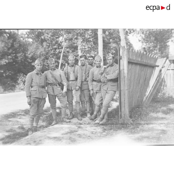 [France, années 1930. Photographie de groupe de sapeurs du 18e régiment du génie].