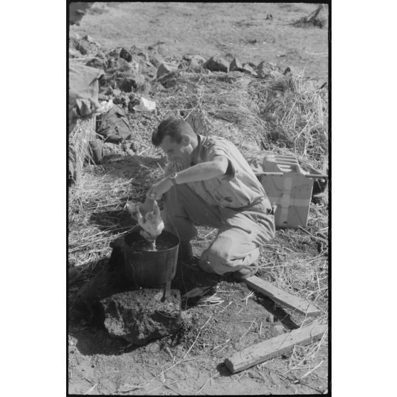 La vie quotidienne de parachutistes allemands de la 1.Fallschirmjäger-Division sur le front d'Augusta (à l'est de la Sicile).