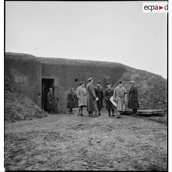 Visite du duc de Windsor aux unités françaises sur un ouvrage de la ligne Maginot dans le secteur de la 2e armée.