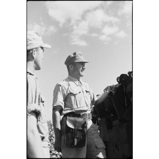 Portrait du lieutenant de réserve (Leutnant der Reserve) Johannes Dienhold de la 3e batterie du I.FlaK-Regiment 23, titulaire de la croix de chevalier de la croix de fer (Ritterkreuz) obtenue le 14 juin 1941.