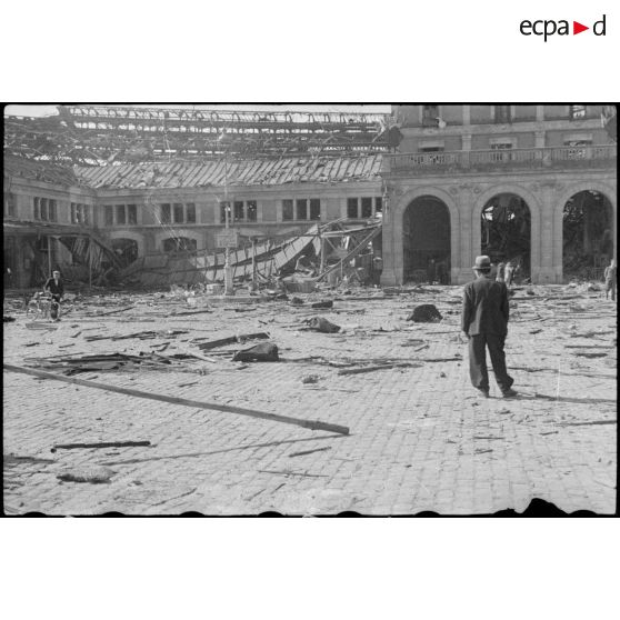 Gare de Dijon en ruine.