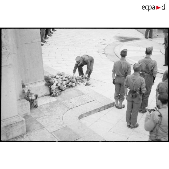 Cérémonie au monument aux morts à Dijon.