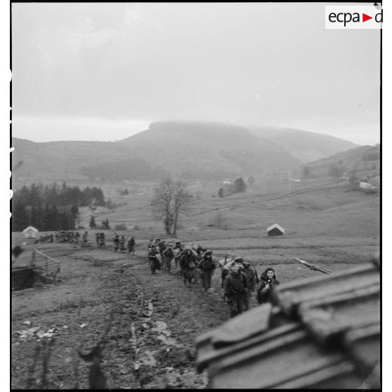 Goumiers du 2e GTM (groupement de tabors marocains) lors de leur progression vers Rochesson entre le 3 et le 5 novembre 1944.