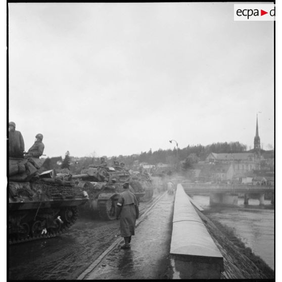 Entrée des troupes libératrices du CC4 (Combat command 4) dans la commune de Montbéliard.