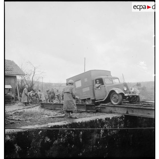 Ecluse sur le canal de Haute-Saône à hauteur de Châlonvillars-Mandrevillars détruite.