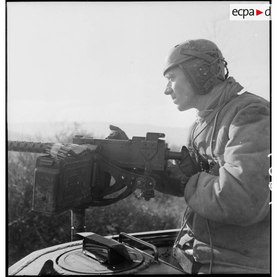 Equipage d'un char léger M3A1, équipé d'une mitrailleuse Browning 1919 de 7,62 mm et d'un canon de 37 mm, lancé à l'attaque de Courchaton et d'autres villages avoisinants.