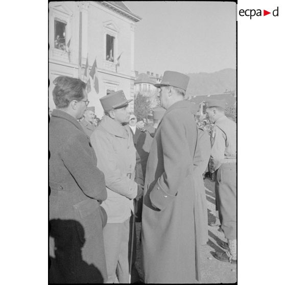 Les généraux de Lattre de Tassigny et de Gaulle à Albertville.