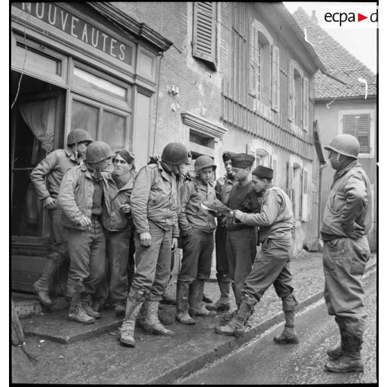 A Grandvillars, à proximité de Delle, des membres d'un peloton spécial américain sont de retour de mission.