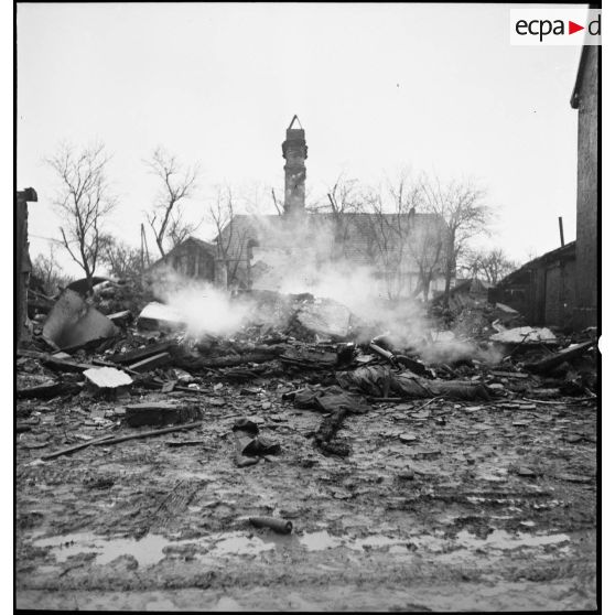 Ruines dans la commune de Delle, investie par le régiment d'infanterie coloniale du Maroc (RICM) lors des combats de la percée vers la Haute-Alsace.