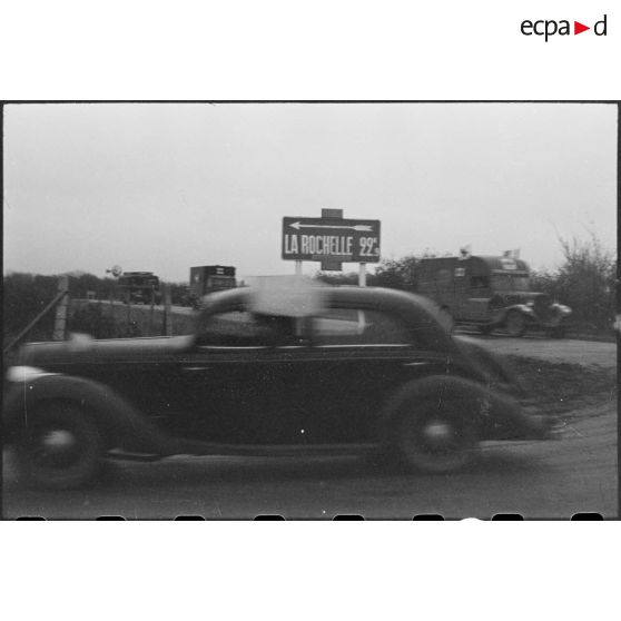 La voiture du capitaine de frégate Meyer près de La Rochelle.