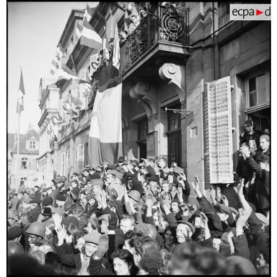 Le 17 novembre 1944, la population de Montbéliard accueille les troupes françaises avec joie.