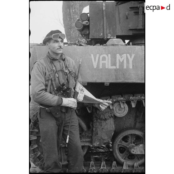 Le chef du char léger M3A3 Stuart baptisé Valmy du 501e RCC de la 2e DB aux environs de Strasbourg.