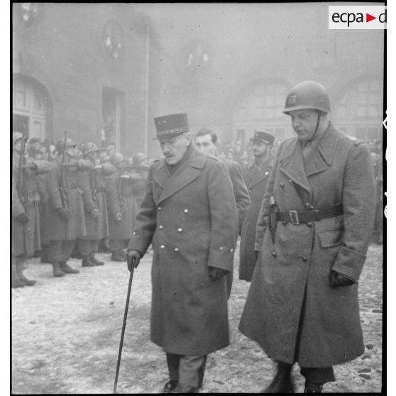 Le général de brigade Jacques Schwartz, commandant la subdivision militaire du Bas-Rhin, préside une cérémonie au Mont Sainte-Odile.