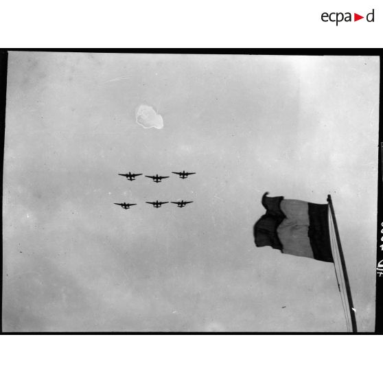 Vol en formation de bombardiers légers Douglas Boston Mk III du groupe de bombardement Lorraine.