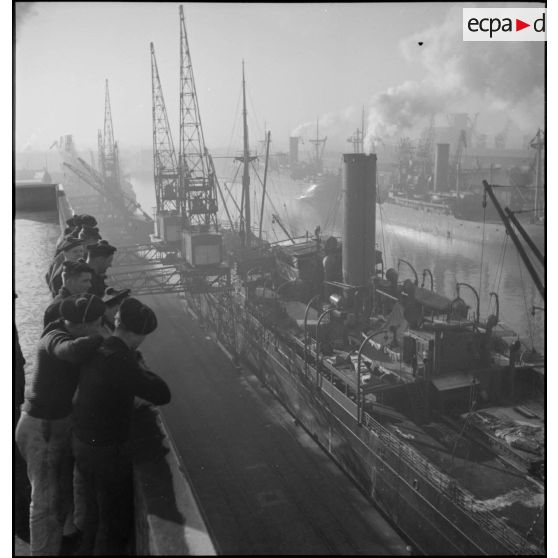 Cargos amarrés à quai dans le port de Dunkerque.