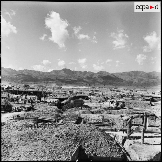 Abris et aménagements du sous-secteur centre du camp de Diên Biên Phu.