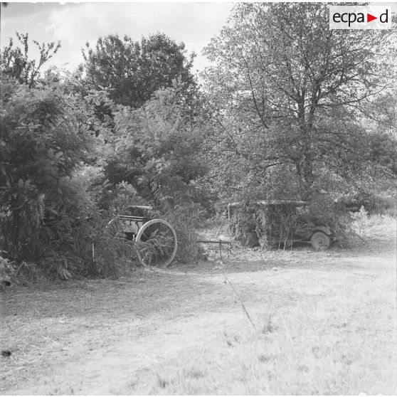 [Voiture camouflée, s.d.]