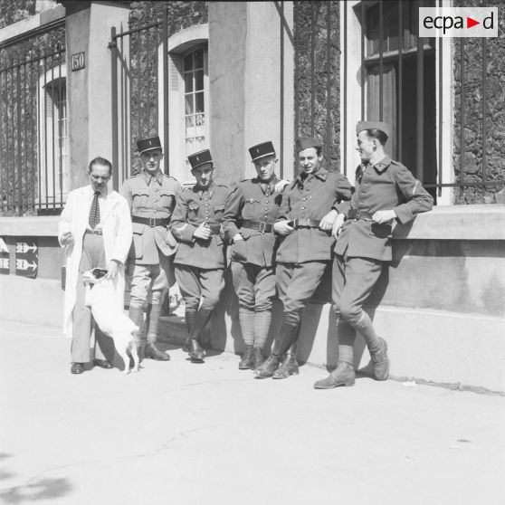 [Mobilisation : photographie de groupe d'artilleurs (?). 5 septembre 1939.]