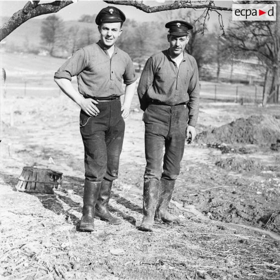 [Deux militaires anglais du cantonnement de Kedange, s.d.]