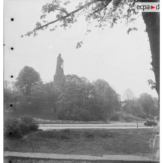 [Vue du monument à Bismark à Hambourg, s.d.]