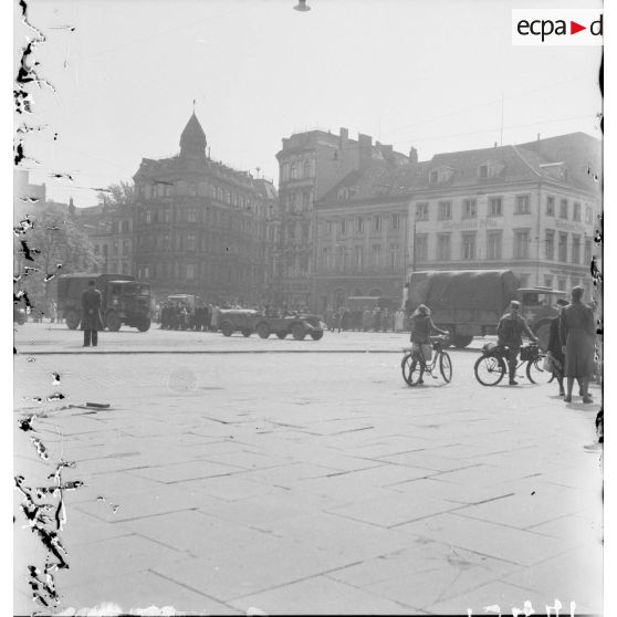 [Arrivée de troupes anglais sur la Stephanplatz, Hambourg, s.d.]