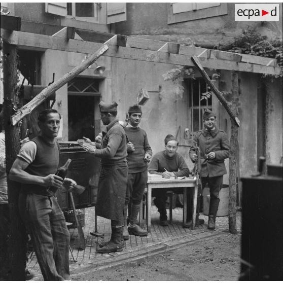 [Photographie de groupe de cuisiniers (151e RI ?)]