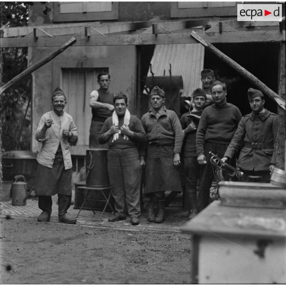 [Photographie de groupe de cuisiniers (151e RI ?)]