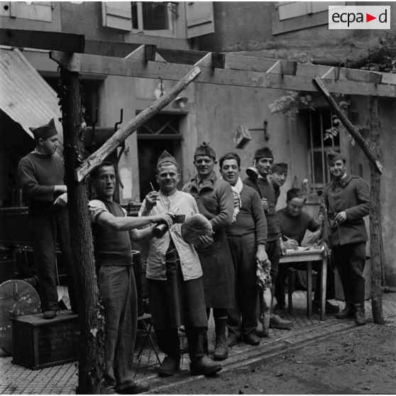 [Photographie de groupe de cuisiniers (151e RI ?)]