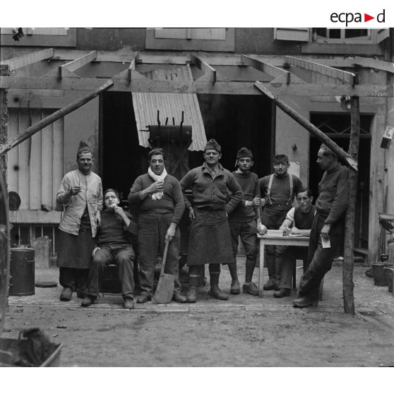 [Photographie de groupe de cuisiniers (151e RI ?)]