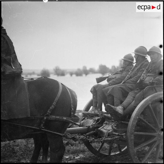 Mouvement d'une unité d'artillerie de la 42e DI dans le secteur de la 3e armée.